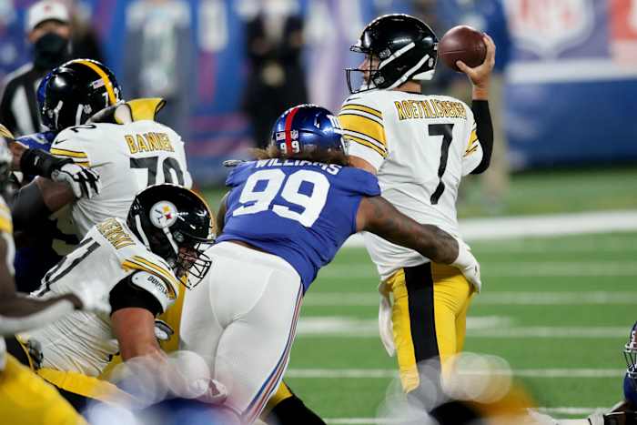 Leonard Williams, of the Giants, looks to sack Ben Roethlisberger, of the Steelers. Monday, September 14, 2020 Giants V Steelers Week 1